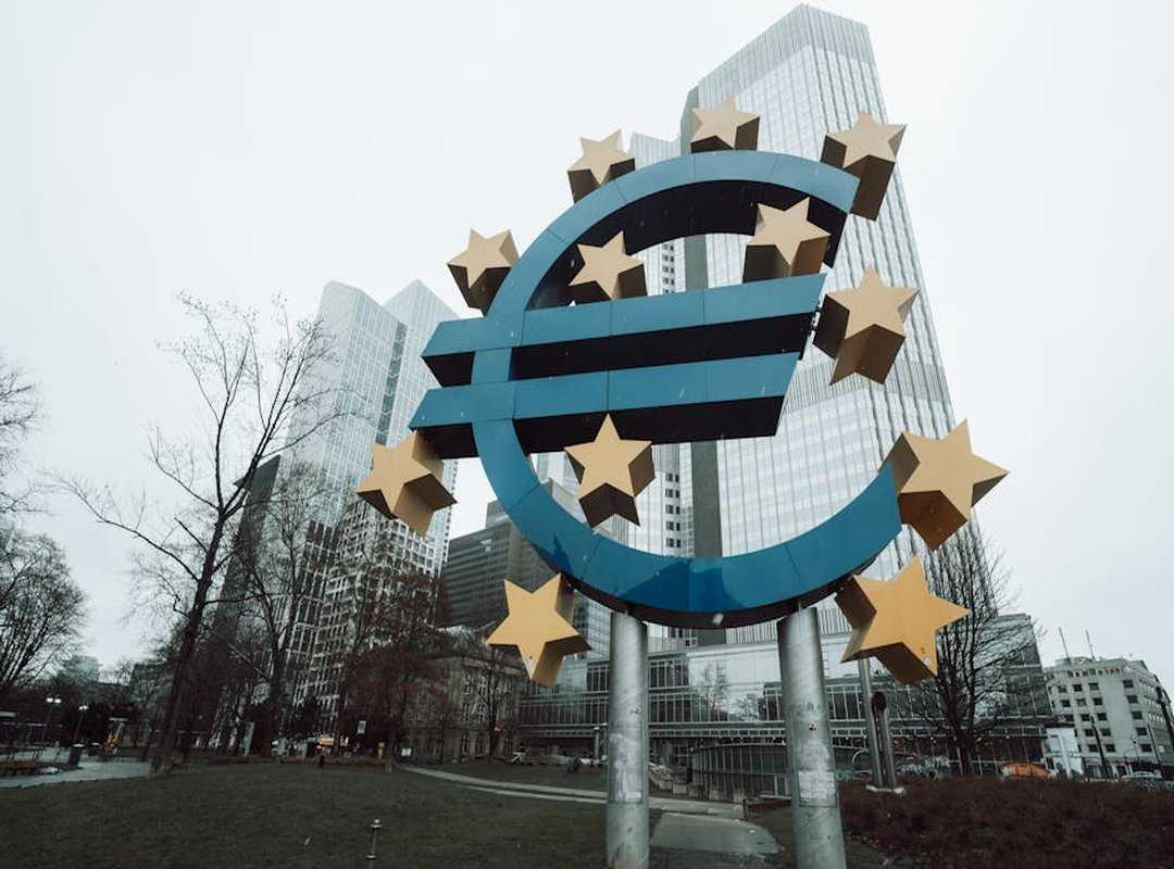 central banks role economy